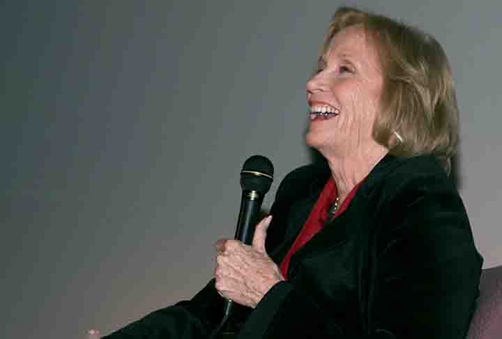 Em 1953, ela conquistou um prêmio de dramaturgia por sua atuação na peça de teatro “A Trip to Bountiful”. 
