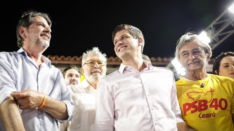 João Campos ao lado de Cid Gomes, Eudoro Santana e Acilon Gonçalves em evento do PSB