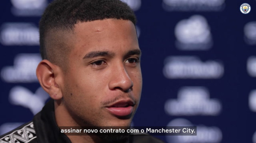 Savinho renova contrato com o Manchester City: 'Guardiola me ajuda muito'