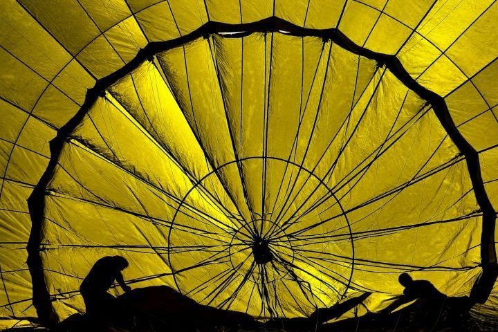 Na década de 1950, surgiram os paraquedas de nylon e o formato quadrado, mais seguro e controlável.