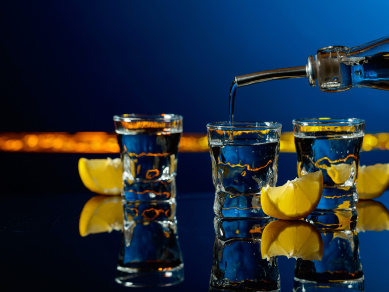 Casos de intoxicação por metanol estão associados à bebidas adulteradas