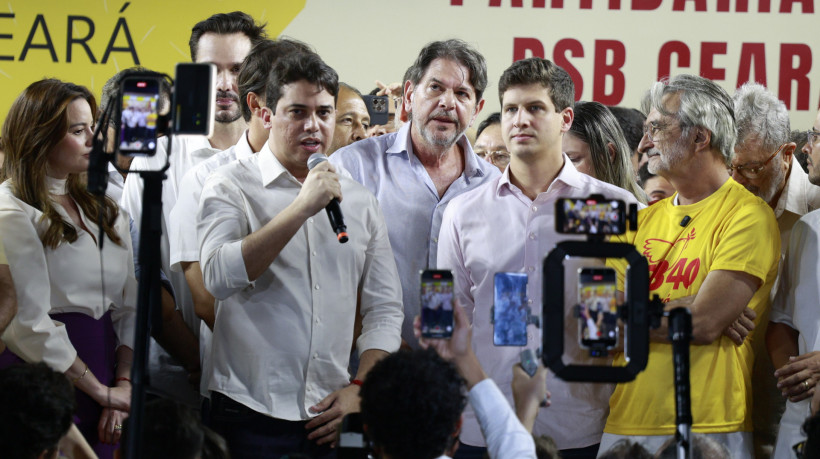 Fortaleza, CE, BR 25.10.03  - Ato de filiação de 7 prefeitos cearenses ao PSB Ceará no município do Eusébio - Em destaque a presenças do Senador Cid Gomes, Deputado Federal Junior Mano, Prefeito de Recife João Campos e Acilon Gonçalves  (Fco Fontenele/O POVO)