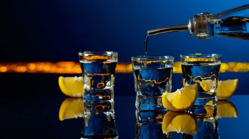 Casos de intoxicação por metanol estão associados à bebidas adulteradas