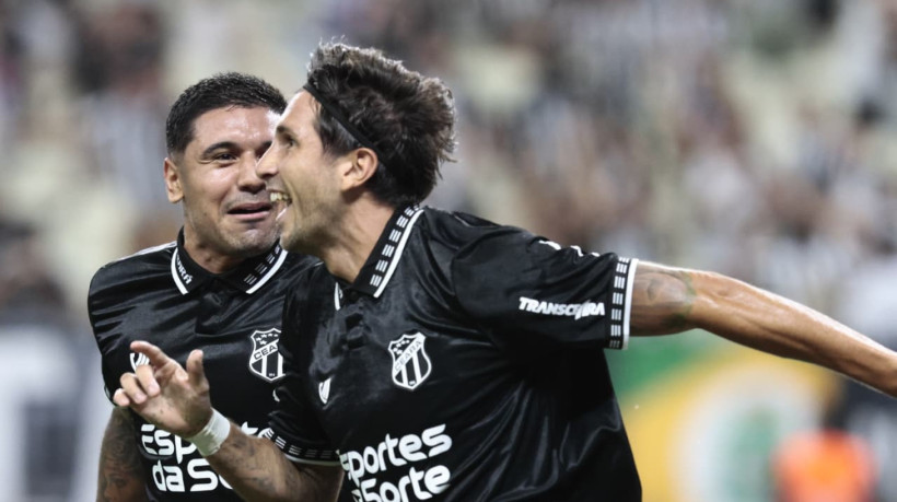 Lucas Mugni comemora gol na partida Ceará x Santos, válida pelo Campeonato Brasileiro 2025, realizada na Arena Castelão (CE)