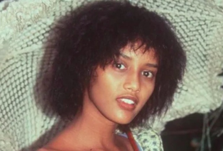 Começou com tudo! Foi um dos primeiros papéis de destaque da Taís Araújo na televisão. Ela tinha apenas 17 anos na época!