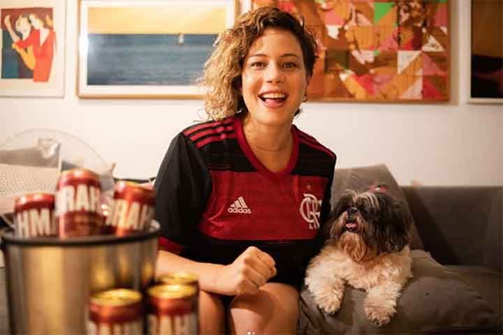 Ao longo de sua carreira, Leandra Leal se destaca não só na televisão, mas também no cinema e no teatro. 
