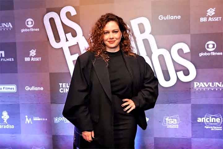 Já na vida adulta, ela ganhou destaque inicial em “Senhora do Destino”, de 2004. Na novela, interpretou Claudinha, enteada da vilã Nazaré - papel de Renata Sorrah. 
