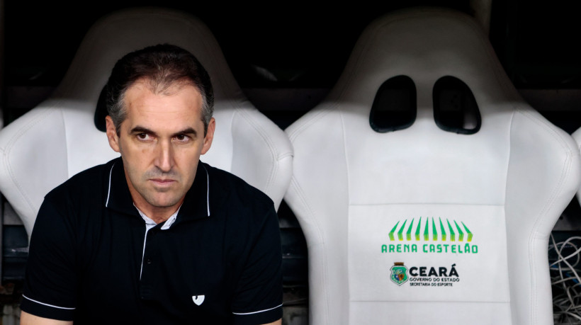 FORTALEZA, CEARÁ, BRASIL,05-10-2025: Léo Condé Ceará x Santos pelo Campeonato Brasileiro Serie A na Arena Castelão. (Foto: Samuel Setubal/ O Povo)