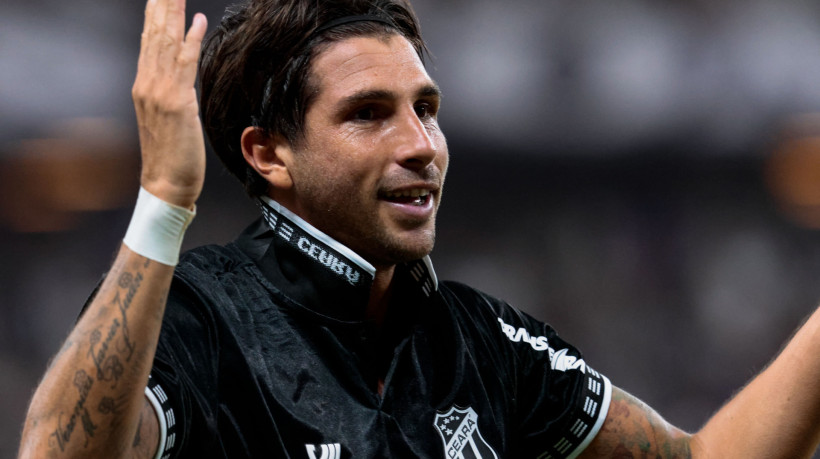 FORTALEZA, CEARÁ, BRASIL,05-10-2025: Gol de Lucas Mugni Ceará x Santos pelo Campeonato Brasileiro Serie A na Arena Castelão. (Foto: Samuel Setubal/ O Povo)