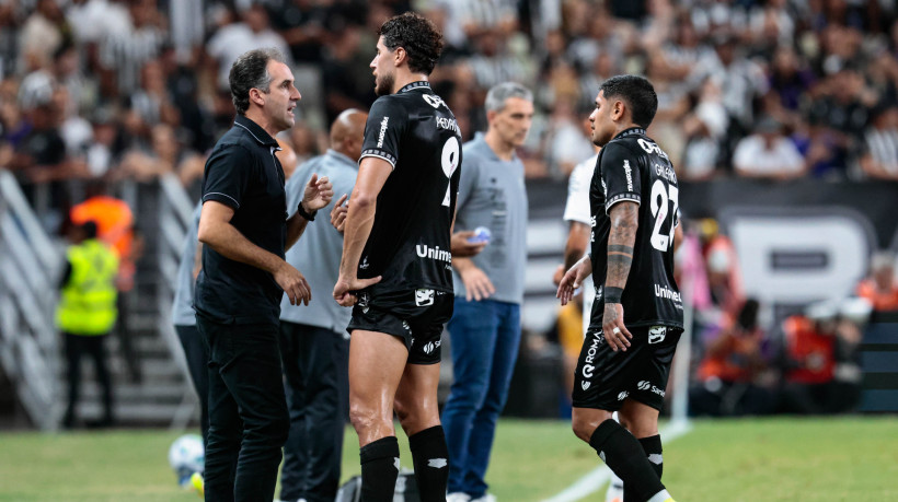 FORTALEZA, CEARÁ, BRASIL,05-10-2025: Ceará x Santos pelo Campeonato Brasileiro Serie A na Arena Castelão. (Foto: Samuel Setubal/ O Povo)
