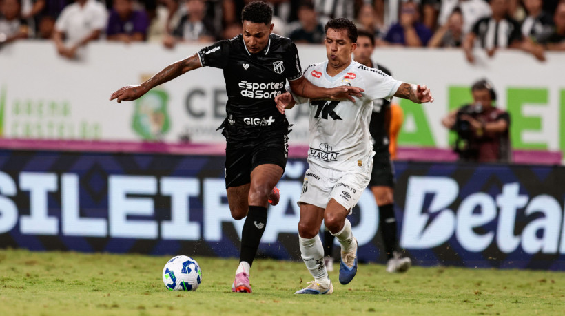 FORTALEZA, CEARÁ, BRASIL,05-10-2025: Fernandinho Ceará x Santos pelo Campeonato Brasileiro Serie A na Arena Castelão. (Foto: Samuel Setubal/ O Povo)