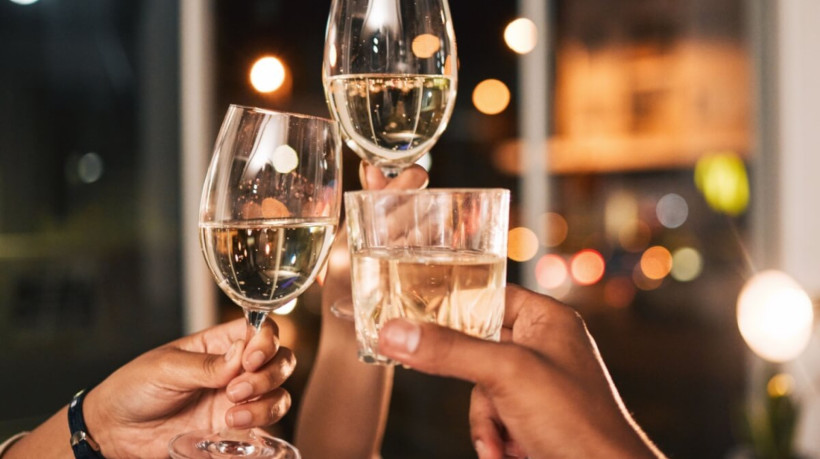 Intoxicação por metanol expõe dependência social do álcool