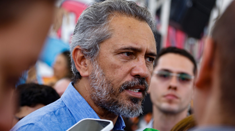 Governador Elmano de Freitas (PT)