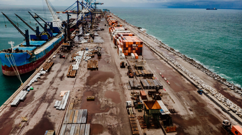 Navios ancorados no Porto do Pecém prontos para receberem cargas