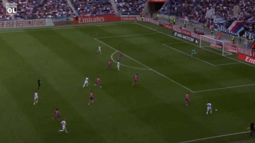 Fofana marca em linda jogada coletiva do Lyon