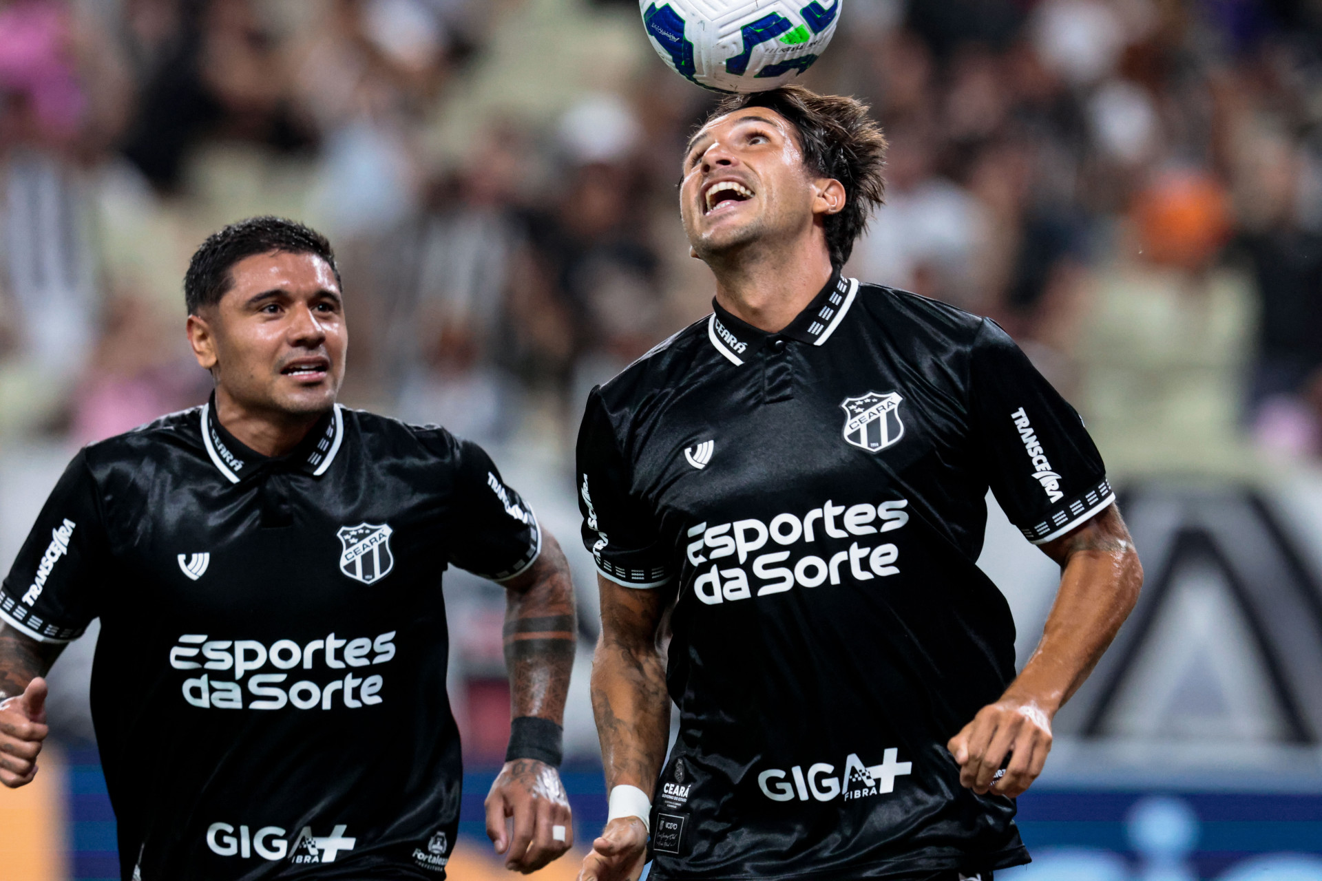 Galeano e Mugni, estrangeiros que têm ido bem no Ceará em 2025 (Foto: Samuel Setubal)