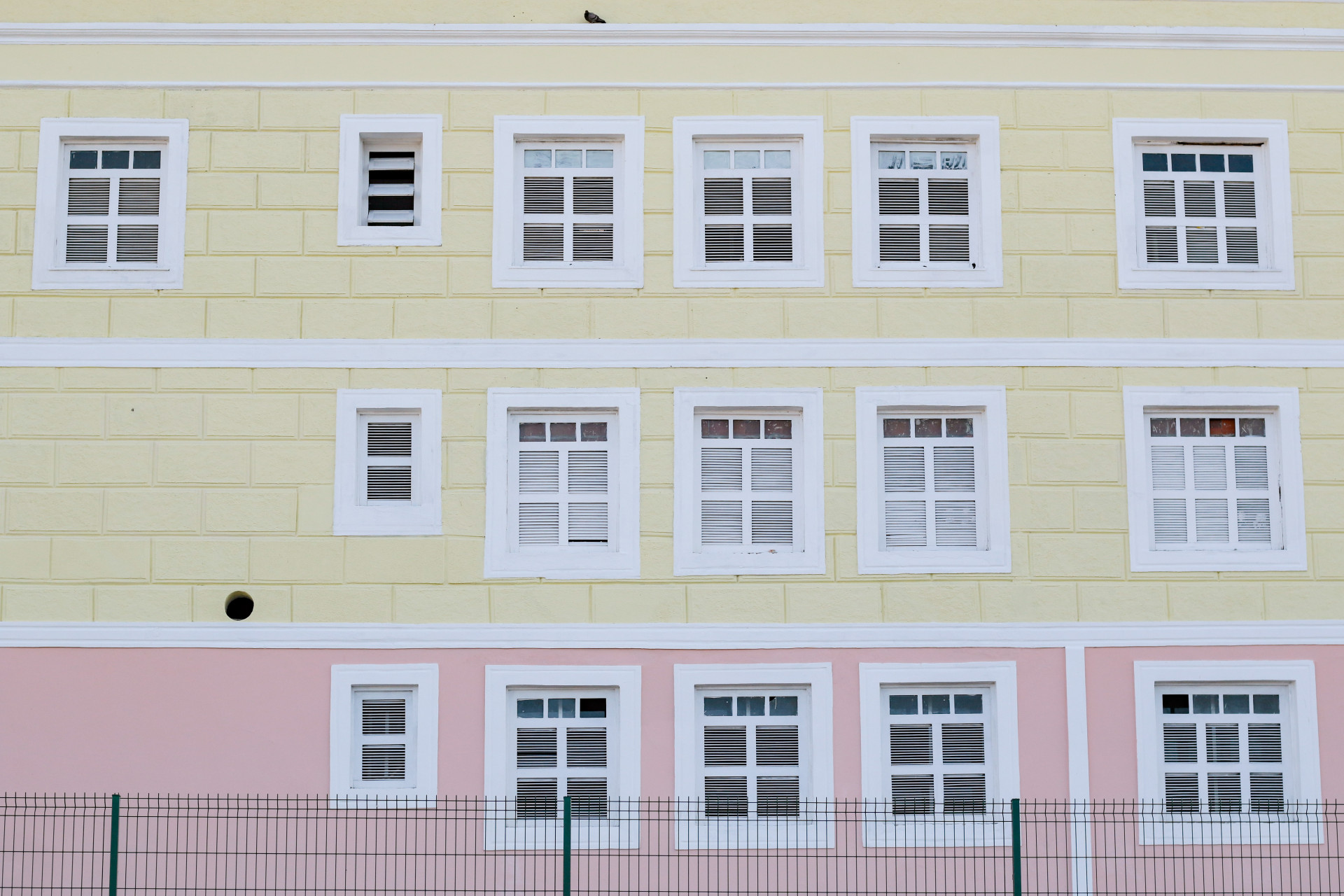 Al&eacute;m disso, obras de melhoria no estacionamento interno e na &aacute;rea de embarque e desembarque de ambul&acirc;ncias est&atilde;o sendo feitas (Foto: Samuel Setubal)