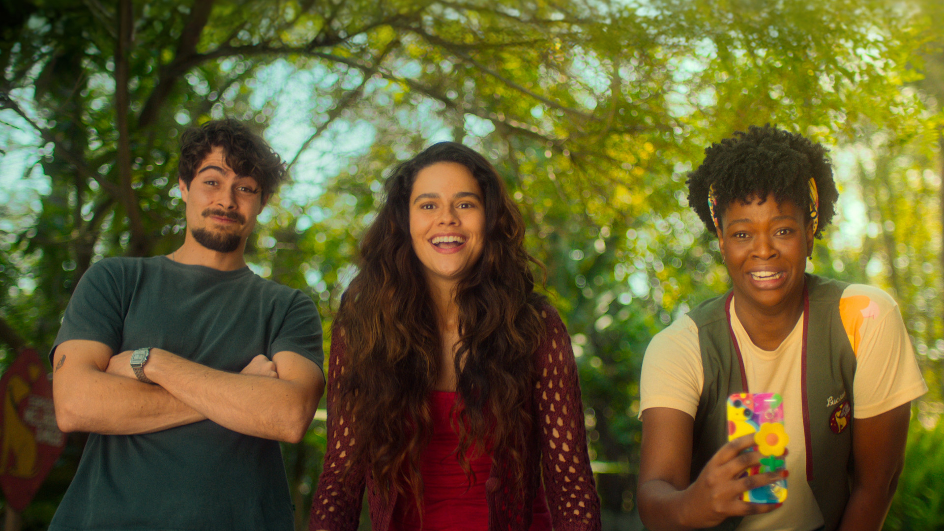 Em "Caramelo", da Netflix, Rafael Vitti interpreta Pedro, enquanto Arianne Botelho vive Camila e Noemia Oliveira atua como Luciana 