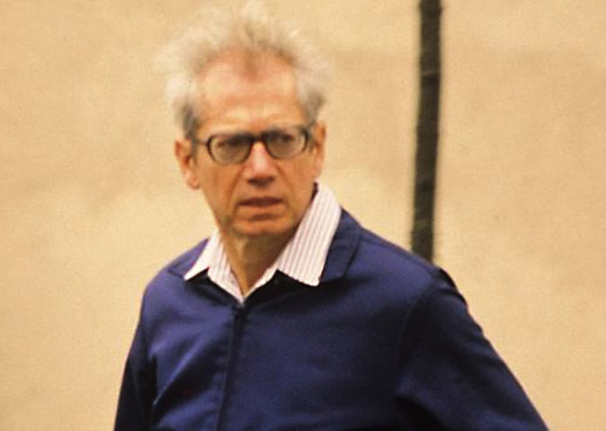 Dalton Trevisan - (1925-2024) - Nascido em Curitiba, é famoso por seus livros de contos e já recebeu diversos prêmios. Avesso a entrevistas, chegou a ser apelidado de Vampiro de Curitiba (nome de um de seus principais livros) por gostar de viver recluso.