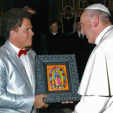 Jogadores de futebol, como Neymar e Kaká, estão entre as personalidades que já foram homenageadas por Britto, assim como o papa Francisco, morto em 21 de abril de 2025.
