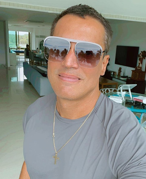 Após a carta de Karla Castanho, o jornalista Léo Dias publicou dados do bebê que eram para ser sigilosos, como data, nome e local de nascimento. Horas mais tarde, ele pediu desculpas, assim como o site Metrópoles, que retirou o conteúdo do ar. 
