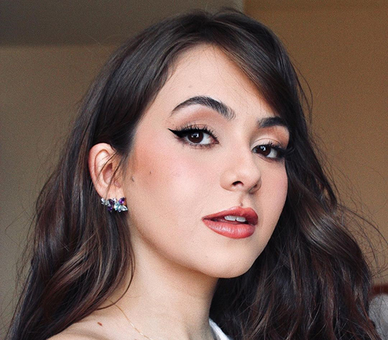 Klara Castanho, então, desabafou e postou uma longa carta no Instagram e no X (antigo Twitter). Ela revelou que a pessoa em questão nas falas de Léo Dias e Antonia Fontenelle era ela. A jovem contou que foi vítima de estupro e que deu o bebê ainda no hospital, cumprindo tudo o que a lei diz. 
