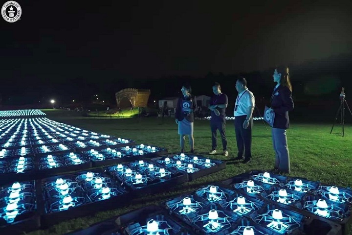 Os dois eventos foram realizados pela Shenzhen DAMODA Intelligent Control Technology Co., Ltd., uma empresa especializada em criar drones para shows de luzes.