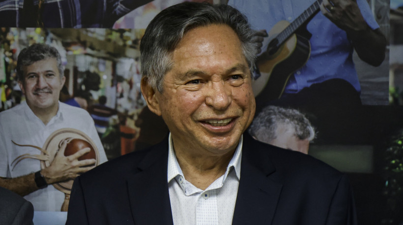 Ex-prefeito Antônio Cambraia no café da oposição na Alece