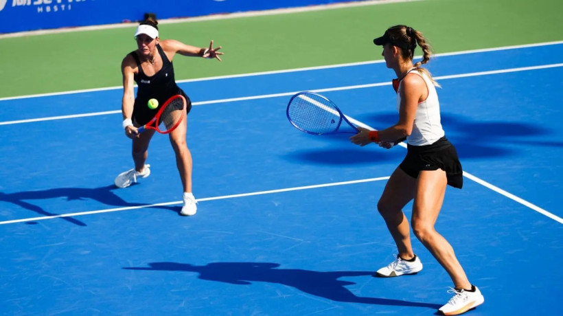 A brasileira Luisa Stefani e a húngara Timea Babos começaram com vitória no WTA 1000 de Wuhan.