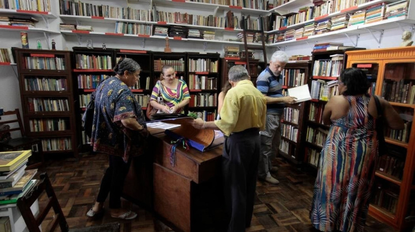 Plebeu Gabinete de Leitura foi inaugurado no prédio da ACI em maio de 2012