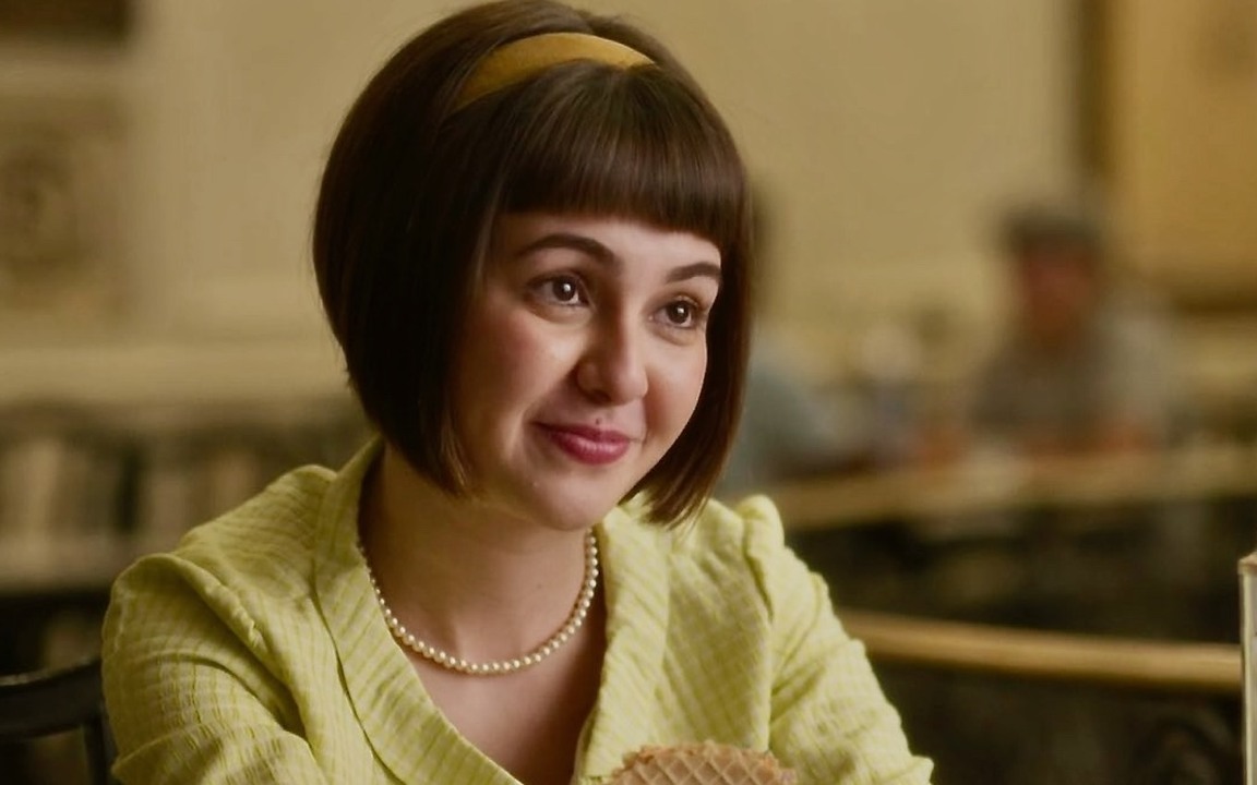 “Voltei com mais bagagem”, declarou Castanho em entrevista à CNN ao tratar de sua performance  na novela “Garota do Momento. Na trama, ela interpretou Eugênia, personagem que enfrenta dilemas de autoestima e superação após um incêndio que deixou cicatrizes em seu braço.
