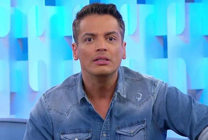 Em seguida, Danilo Gentili tentou tirar algo a mais de Léo Dias e o indagou se tinha a ver com uma suposta orgia de famosos em Fernando de Noronha. O entrevistado desconversou: Não é uma coisa feliz. É muito denso. O carma vai ser grande.
