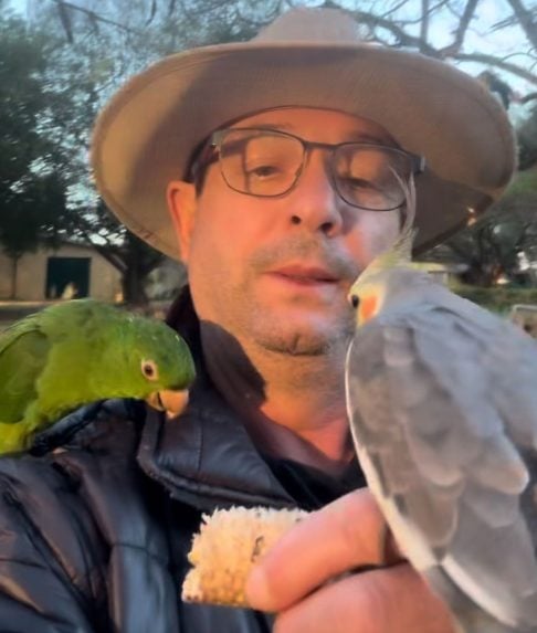 João cuidava de diversos animais, como cães, aves e até javalis que foram resgatados ainda filhotes.