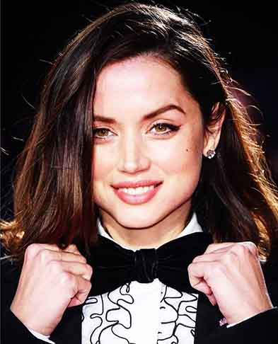 Tom Cruise, que já tem uma casa em Londres, estaria procurando outra maior na mesma região, enquanto Ana de Armas prefere manter sua base nos Estados Unidos. O casal considera viver entre os dois países, mas amigos da atriz pedem calma por acharem cedo para decisões como ter filhos ou comprar uma casa juntos. Mesmo assim, Ana se mostra apaixonada e confiante na relação.
