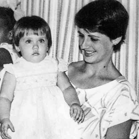 Além da nacionalidade cubana de sua terra natal, ela detém nacionalidade espanhola, a qual adquiriu através de seus avós maternos espanhóis.