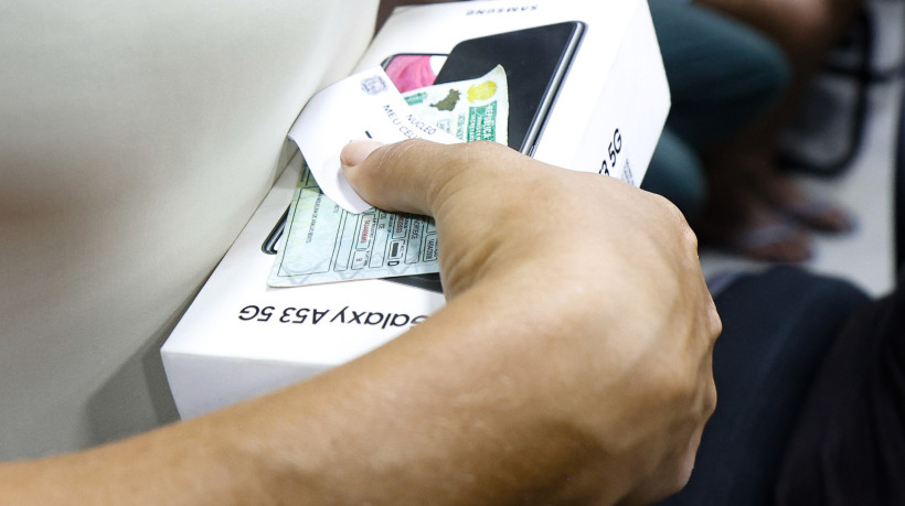 FORTALEZA, CEARÁ,  BRASIL- 08.10.2025:  Roberto Sá - Secretário da Segurança Pública e Defesa Social, Elmano de Freitas - Governador do Ceará. Entrega novo lote programa ‘Meu Celular’. (Daniel Galber/Especial para O POVO)