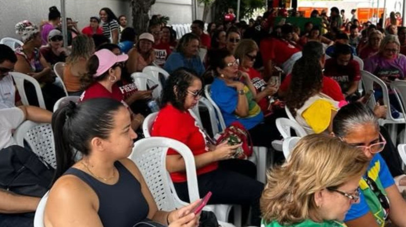 Em paralisação, professores municipais de Fortaleza suspendem atividades de trabalho, incluindo aulas, dessa terça-feira, 7, até esta sexta-feira, 10, contra reforma administrativa e ajuste fiscal
