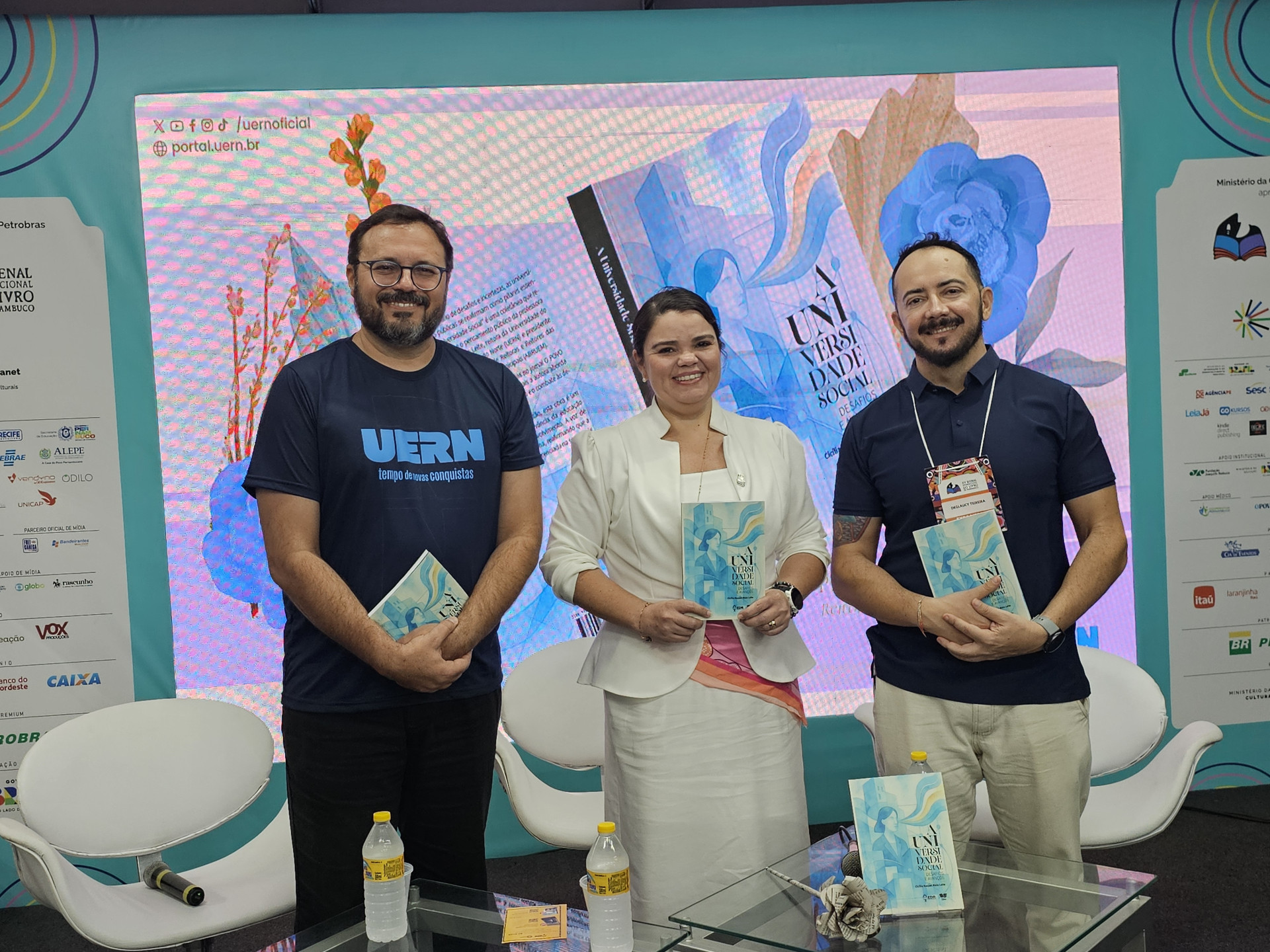 Livro "A Universidade Social: Desafios e Avanços" , de Cicilia Raquel Maia Leite, foi lançado na XV Bienal Internacional do Livro de Pernambuco