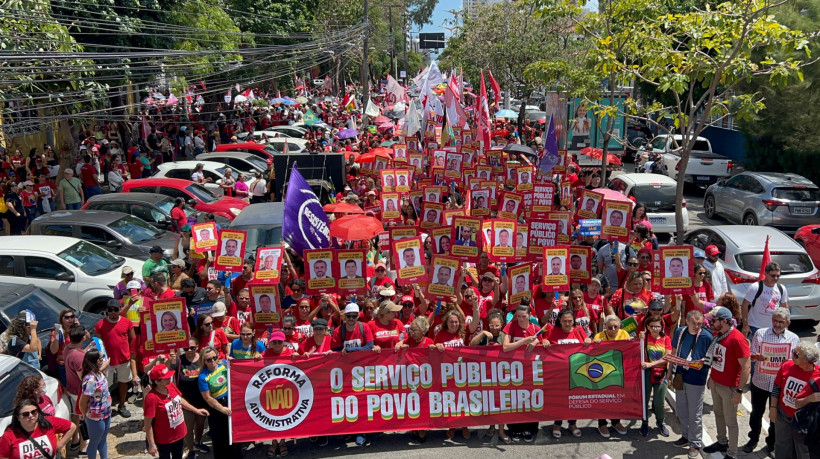 Servidores em Fortaleza marcham contra Reforma Administrativa