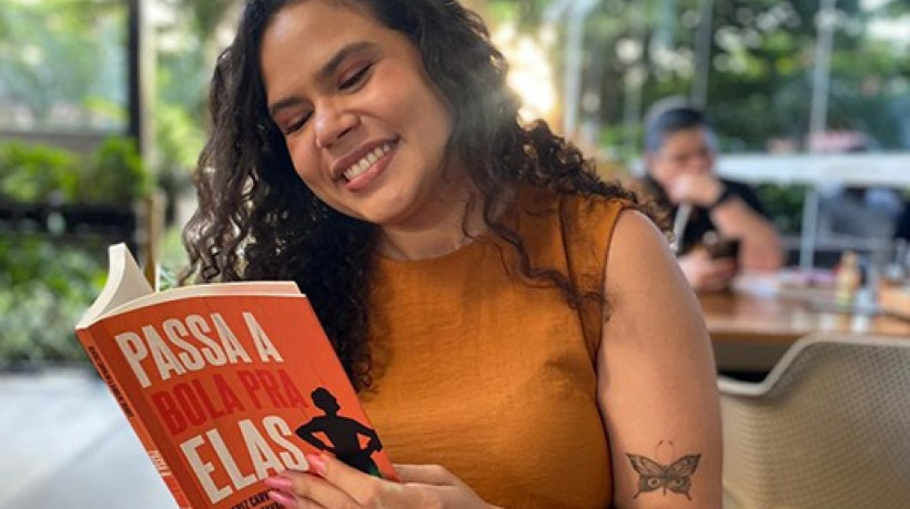  Jornalista Beatriz Carvalho lançou um livro para dar visibilidade às mulheres na gestão du futebol brasileiro 