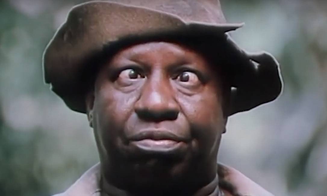 Em 1954, Mussum concluiu o curso primário e três anos depois se formou em ajudante de mecânico no Instituto Profissional Getúlio Vargas na Fundação Abrigo Cristo Redentor.