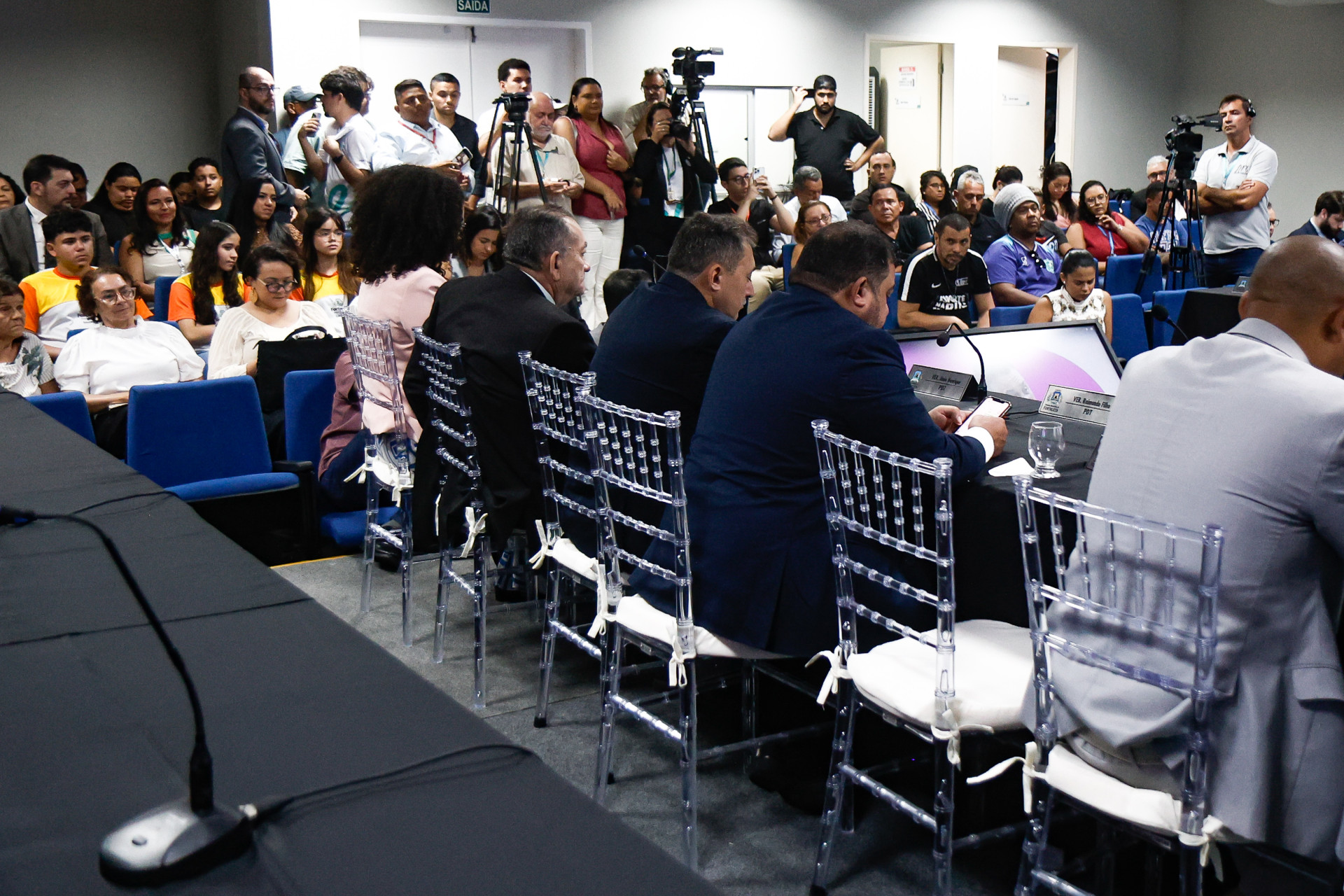 ￼SESSÃO da Câmara foi realizada no Conjunto Ceará