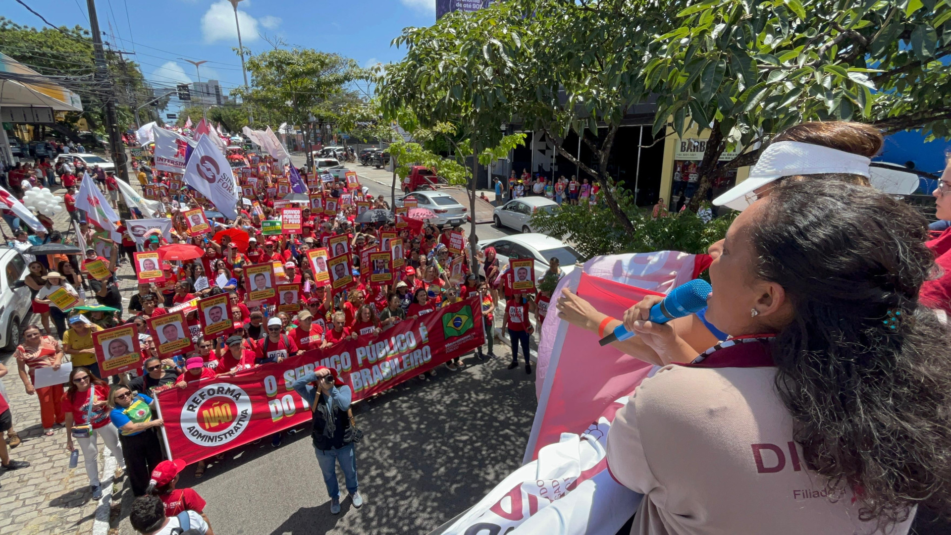 Servidores em Fortaleza marcham contra Reforma Administrativa