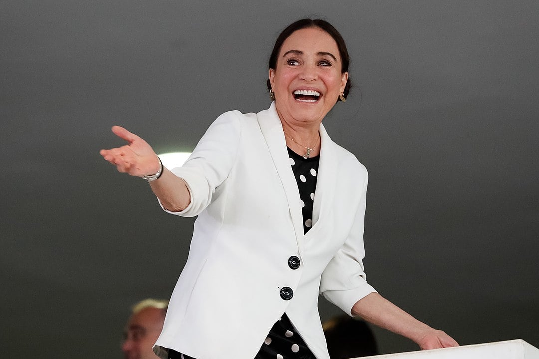 Na época, a atriz minimizou a ditadura militar e a tortura no Brasil, provocando uma onda de críticas de artistas.