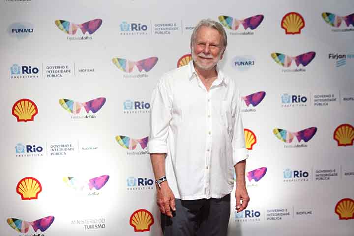 Jonas Bloch é casado com Sylvia Vianna desde 1997. Eles têm 25 anos de diferença de idade. 
