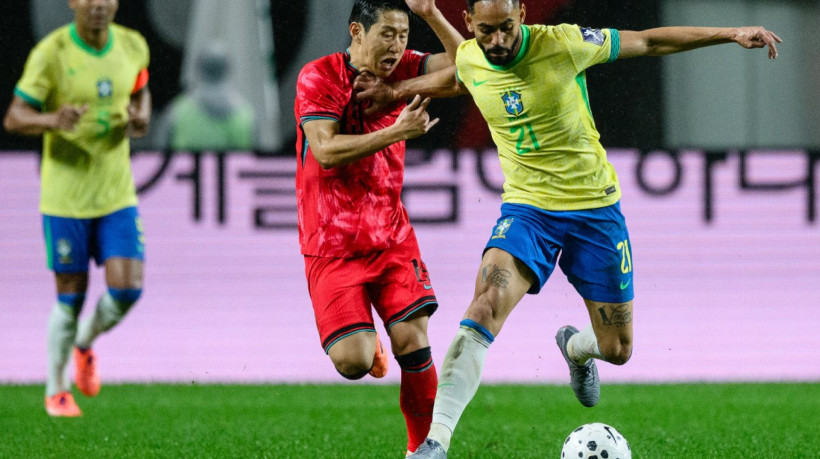 Brazil’s Matheus Cunha (R) vies for the ball with South Korea’s Lee Jae-sung during a friendly football match between South Korea and Brazil at Seoul World Cup Stadium in Seoul on October 10, 2025.