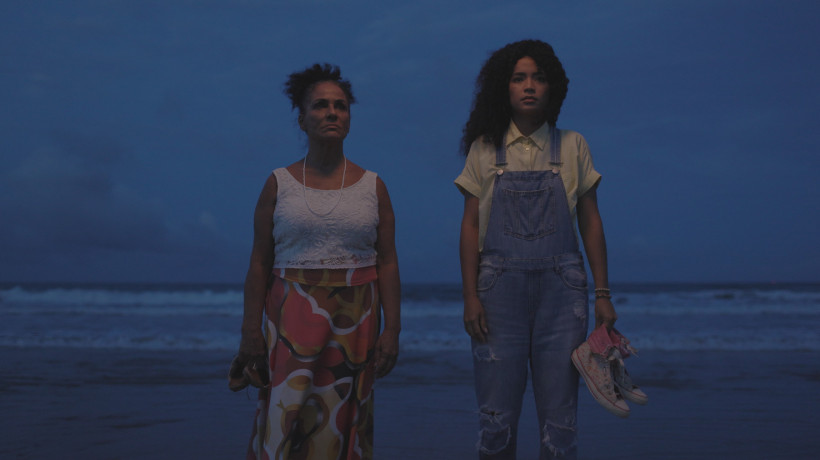 Cena de "A Rebelia&ccedil;&atilde;o dos Jangadeiros" com as atrizes Adna Oliveria e S&acirc;mylla Costa. (Foto: Cena de "A Rebelia&ccedil;&atilde;o dos Jangadeiros"/ Gavulino Filmes /Divulga&ccedil;&atilde;o)
