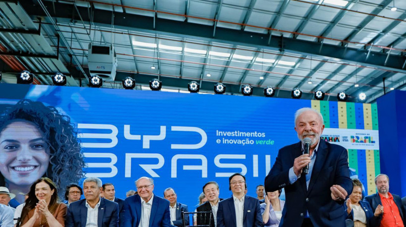 Presidente da República, Luiz Inácio Lula da Silva, durante cerimônia de inauguração da fábrica da BYD. Polo Petroquímico, Camaçari - BA