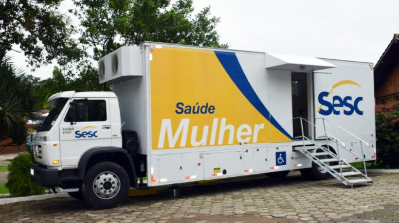 A unidade móvel oferece exames gratuitos de mamografia e prevenção de câncer do colo do útero 