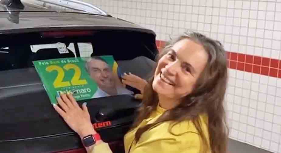 Em 2022, Regina Duarte criticou um personagem gay no filme Cinderela e disse que a produção da Disney era uma ameaça aos valores das crianças.